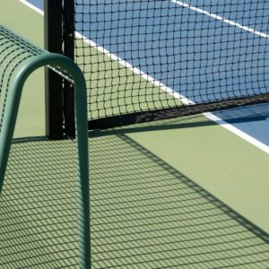 Comment adapter la construction court de tennis à Nice pour les parcs de loisirs sportifs aux conditions climatiques locales ?