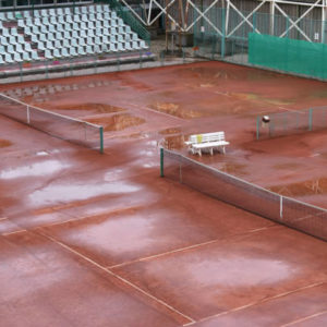 Quels sont les principaux signes qu’un court de tennis en terre battue dans le Var a besoin d’une rénovation ?