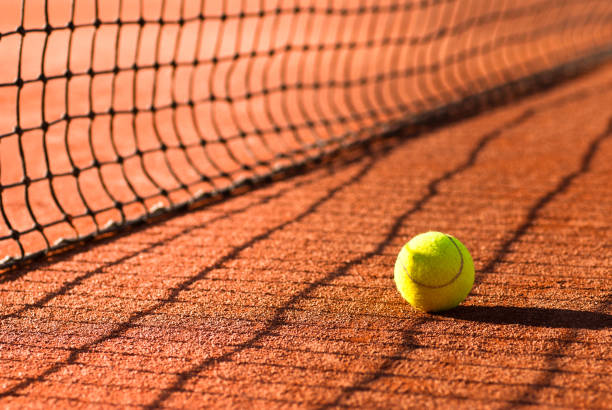 Combien de temps dure la rénovation d’un court de tennis en terre battue dans le Var ?